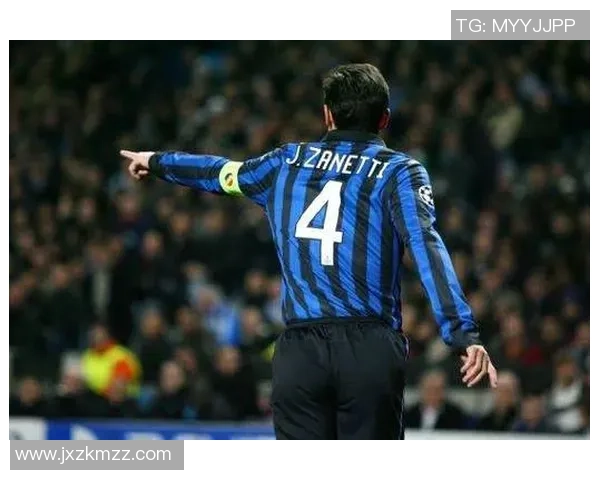 菲利维斯:从足球场上崭露头角到全球球迷心中的传奇人物